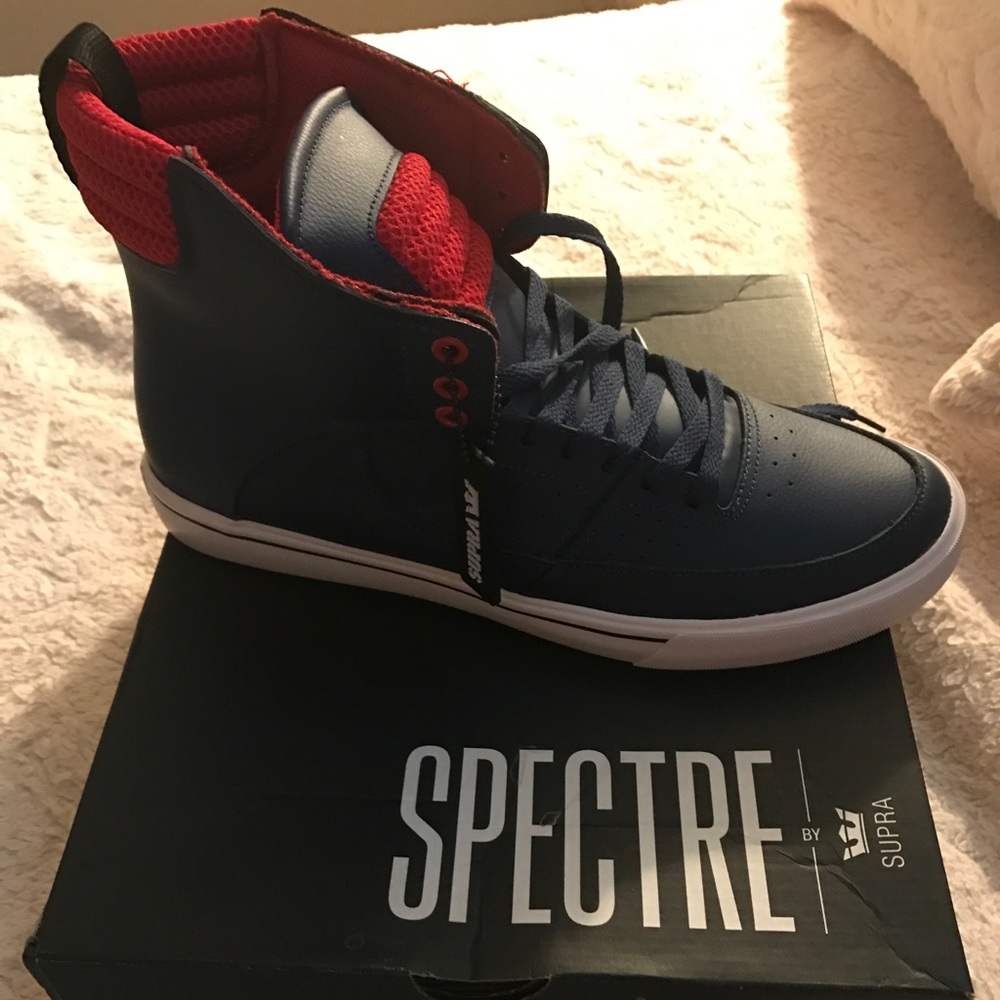 Sneakers size 12